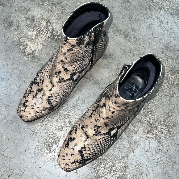 Aquatalia snake boots, beige, and black made in Italy - Picture 2 of 8